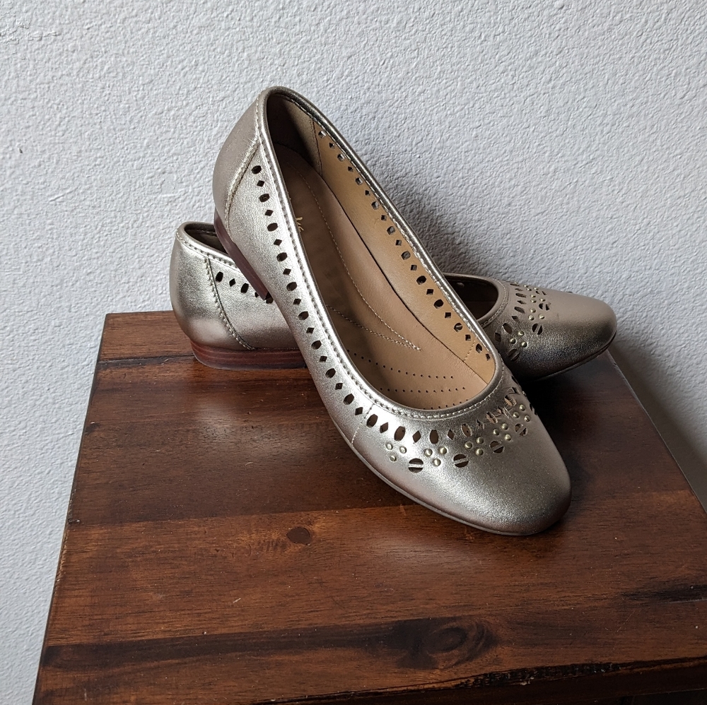 Clarks - Lockney Hot Gold Leather Laser-Cut Ballet Flats in Box - Women's 8
